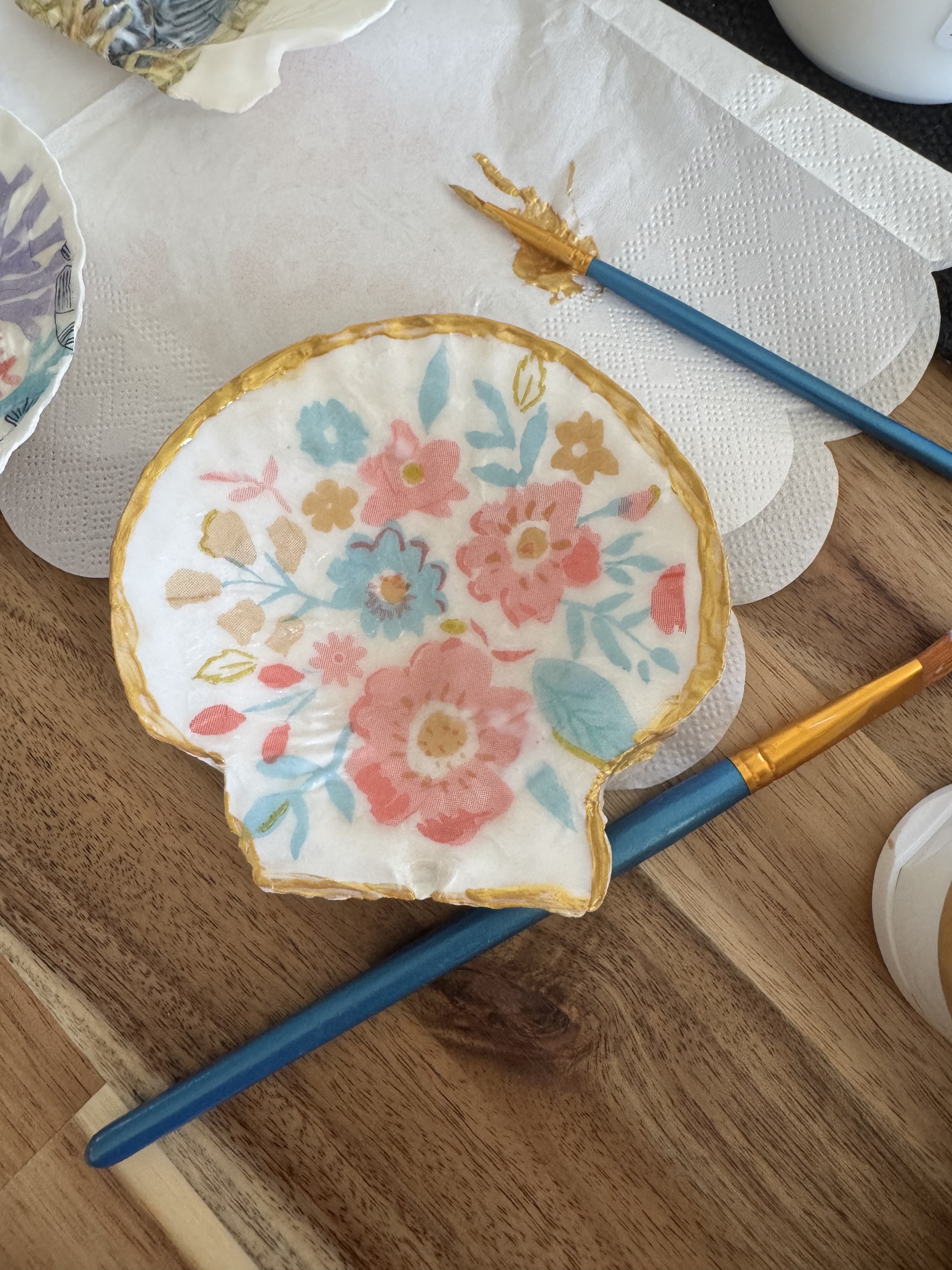 Flowers shell art